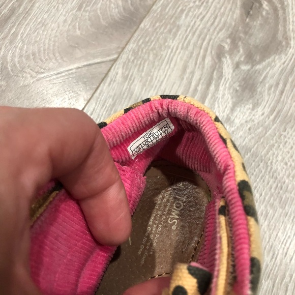 Toms cheetah print sneakers - Picture 6 of 6